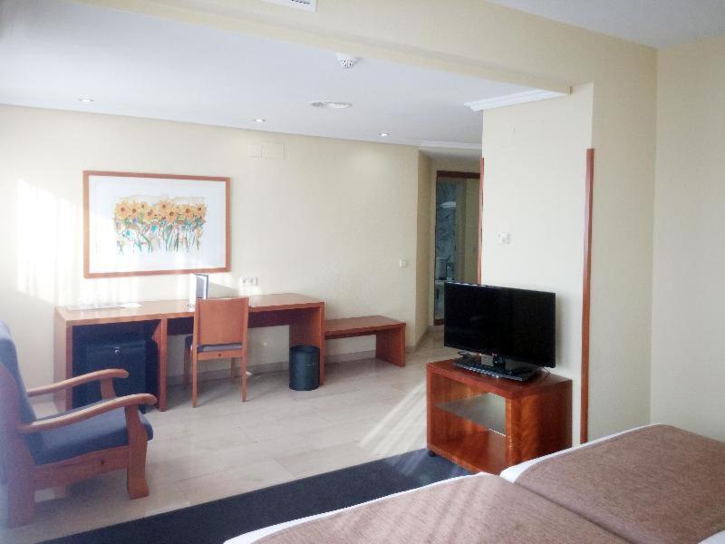 Porcel Torre Garden Hotel Madrid Room photo