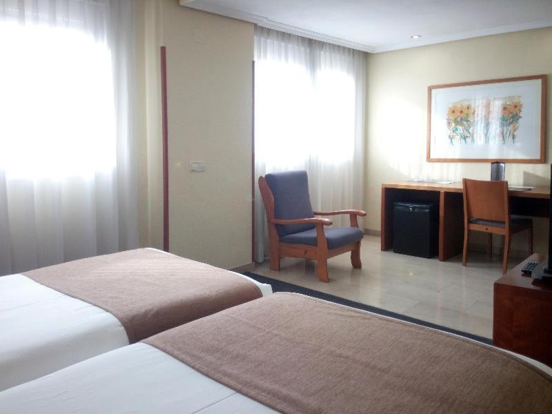 Porcel Torre Garden Hotel Madrid Room photo